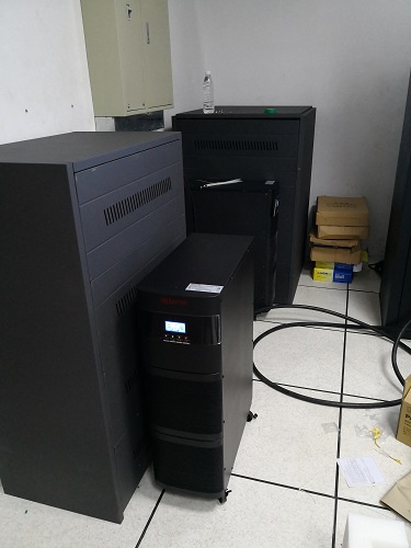 電力UPS主機(jī)自身不帶蓄電池組